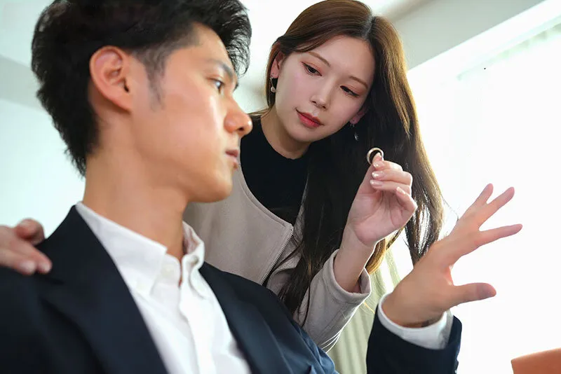 Vợ yêu đi đi chơi, gã chồng ở nhà bị nhỏ em người vợ gạ trả bài không trượt phát nào